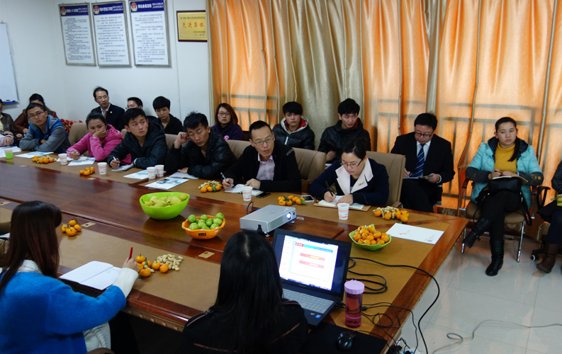 天度第四屆客戶沙龍及網(wǎng)絡(luò)營銷分享會(huì)于2013年10月23日舉行，30余家客戶參加了本次沙龍和講座，并給予高度贊許和認(rèn)可。事實(shí)證明，天度在不斷強(qiáng)化產(chǎn)品和服務(wù)品質(zhì)的同時(shí)，我們還持續(xù)不斷加強(qiáng)對(duì)客戶網(wǎng)站運(yùn)營和營銷推廣上的支持。選擇天度，就是選擇了一條通往新媒體營銷和電子商務(wù)的捷徑。