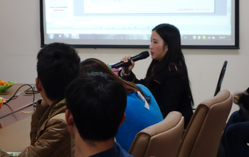 昆明天度網(wǎng)絡(luò)公司從2013年開始籌備新媒體營銷公益講座和老客戶網(wǎng)絡(luò)營銷沙龍，我們邀請(qǐng)了國內(nèi)網(wǎng)絡(luò)營銷和移動(dòng)互聯(lián)網(wǎng)營銷專家親臨公司，為保證培訓(xùn)質(zhì)量和溝通效果，我們每次只邀請(qǐng)20-30家老客戶參加（全免費(fèi)），我們將秉承全公益、全免費(fèi)、不推銷任何產(chǎn)品和服務(wù)、只講干貨等原則，為新老客戶創(chuàng)造更多價(jià)值。