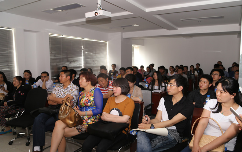 2015年4月18日，云南天度集團天貓?zhí)詫氝\營沙龍在云紡國際商廈A座18樓舉行，全國知名淘寶運營人士現(xiàn)場進行了分享和講解，數(shù)十名淘寶及天貓店主參加了本次沙龍，場面異?；鸨?，連走廊都坐滿了人